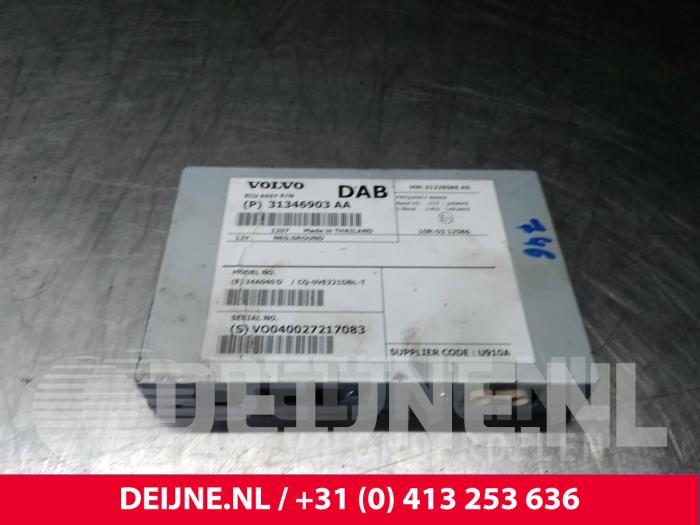 Używane Modul radiowy Volvo XC60 I (DZ) 2.4 D5 20V AWD Geartronic Cena € 100,00 Procedura marży oferowane przez van Deijne Onderdelen Uden B.V.