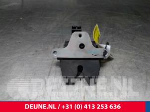 Used Tailgate lock mechanism Volvo V40 Price € 25,00 Margin scheme offered by van Deijne Onderdelen Uden B.V.