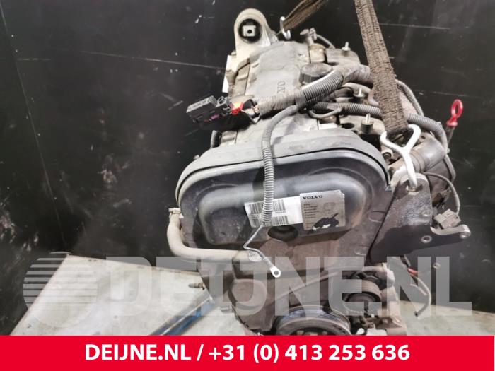 Engine Volvo S60 I 2.4 20V 170 - 8251100 B5244S