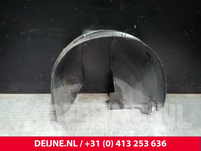 Wheel arch liner from a Volvo V50 (MW) 2.4 D5 20V Autom.. 2008
