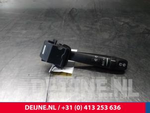Używane Przelacznik wycieraczki Volvo V70 (SW) 2.4 20V 140 Cena € 10,00 Procedura marży oferowane przez van Deijne Onderdelen Uden B.V.