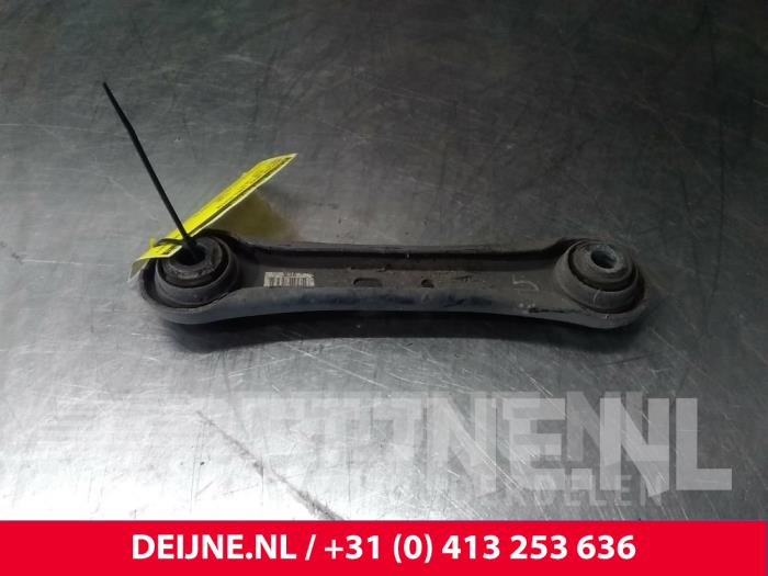 Rear lower wishbone, left from a Volvo XC70 (BZ) 2.4 D4 20V AWD 2015