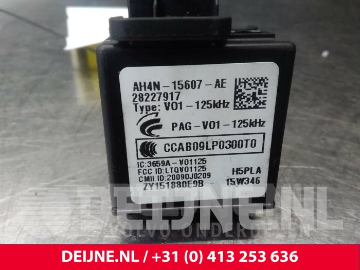 Ignition lock + key from a Volvo XC60 I (DZ) 2.4 D5 20V 220 AWD 2015