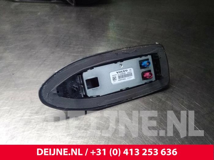 GPS antenna from a Volvo S60 II (FS)  2015