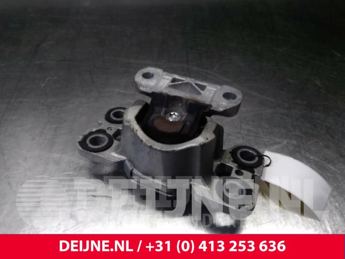 Used Engine mount Volvo S60 II (FS) 2.0 D3 20V Price € 25,00 Margin scheme offered by van Deijne Onderdelen Uden B.V.