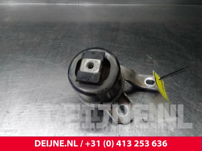 Used Engine mount Volvo S60 II (FS) 2.0 D3 20V Price € 25,00 Margin scheme offered by van Deijne Onderdelen Uden B.V.