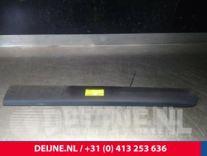 Usados Embellecedor de puerta Volvo XC70 (SZ) XC70 2.5 T 20V Precio € 20,00 Norma de margen ofrecido por van Deijne Onderdelen Uden B.V.