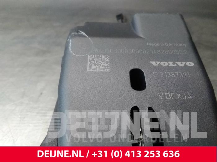 Sensor asistente de frenado de un Volvo V70 (BW) 2.0 D4 16V 2015