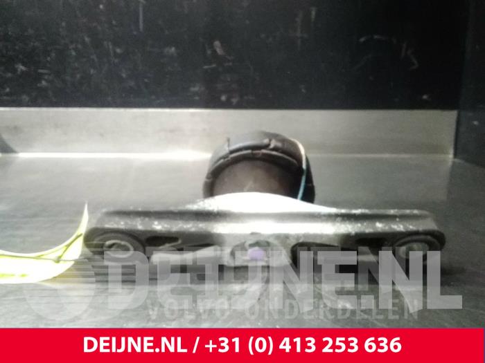 Used Engine mount Volvo V40 (MV) 2.0 T2 16V Price € 25,00 Margin scheme offered by van Deijne Onderdelen Uden B.V.