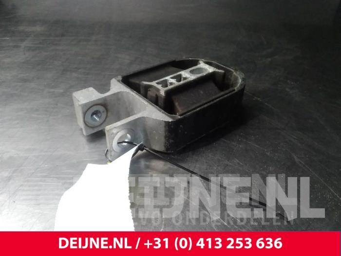 Used Engine mount Volvo V40 (MV) 2.0 T2 16V Price € 25,00 Margin scheme offered by van Deijne Onderdelen Uden B.V.