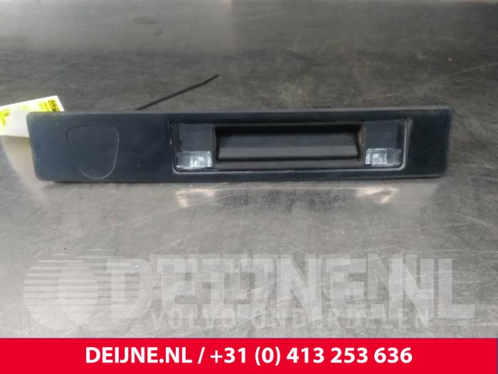 Używane Uchwyt tylnej klapy Volvo V90 II (PW) 2.0 D4 16V Cena € 60,00 Procedura marży oferowane przez van Deijne Onderdelen Uden B.V.