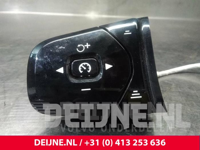 Cruise control switch from a Volvo V90 II (PW) 2.0 D4 16V 2017