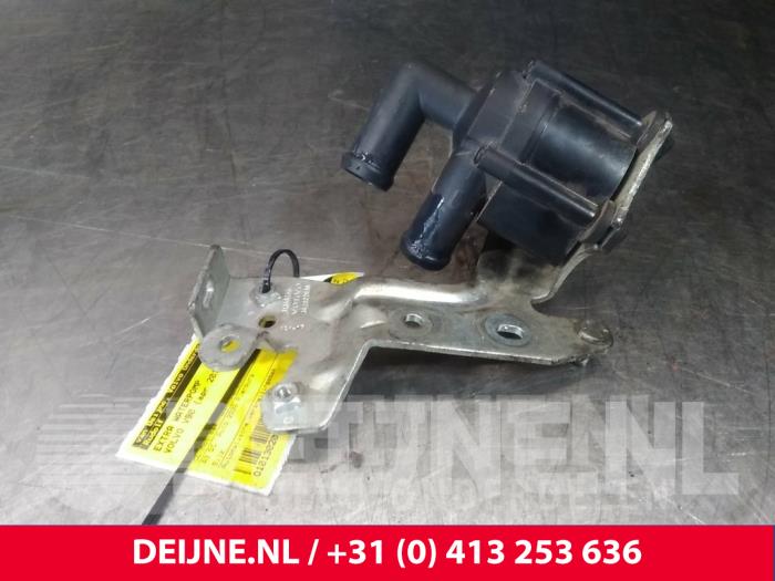 Additional water pump from a Volvo V90 II (PW) 2.0 D4 16V 2017