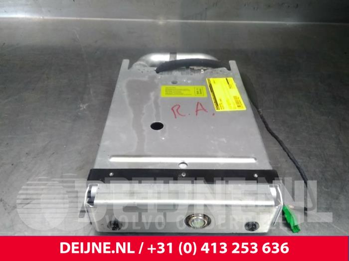 Begagnade Störtbåge Volvo C70 (NC) 2.0 T 20V Pris € 35,00 Marginaltabell erbjuds av van Deijne Onderdelen Uden B.V.