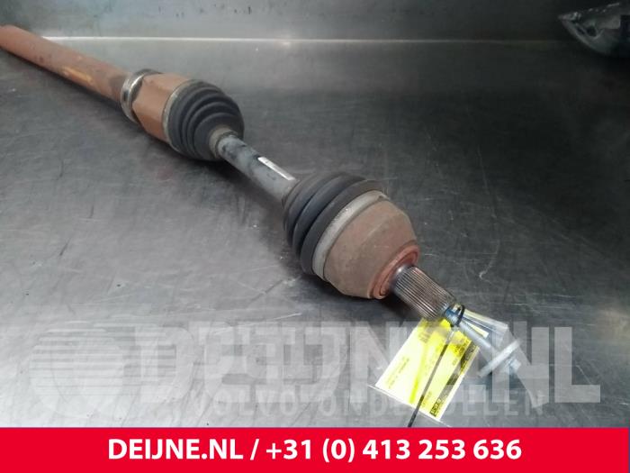 Front drive shaft, right from a Volvo S60 II (FS) 2.0 D3 20V 2014