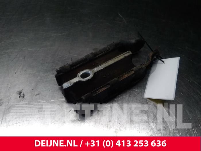 Used Engine mount Volvo S60 II (FS) 2.0 D3 20V Price € 25,00 Margin scheme offered by van Deijne Onderdelen Uden B.V.
