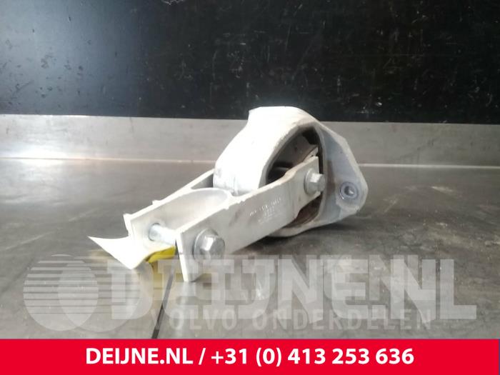 Used Engine mount Volvo V60 II (ZW) 2.0 D4 16V Price € 25,00 Margin scheme offered by van Deijne Onderdelen Uden B.V.