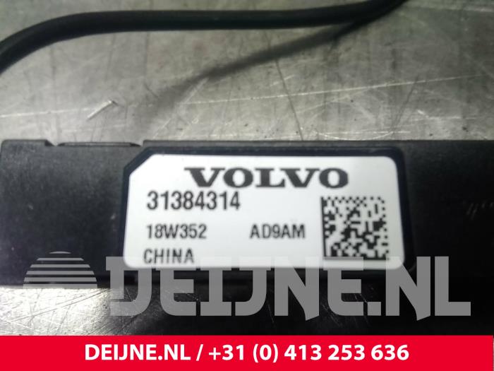 Antena (varios) de un Volvo V60 II (ZW) 2.0 D4 16V 2019