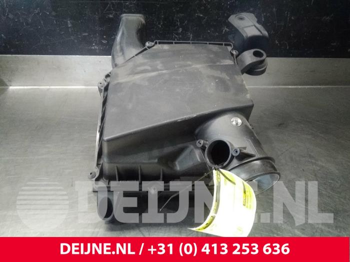 Air box from a Volvo V60 II (ZW) 2.0 D4 16V 2019