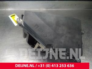Używane Skrzynka bezpieczników Volvo V60 II (ZW) 2.0 D4 16V Cena € 75,00 Procedura marży oferowane przez van Deijne Onderdelen Uden B.V.