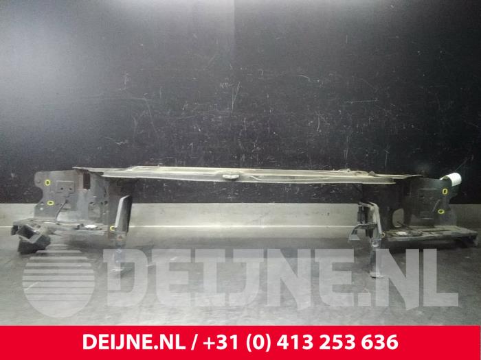 Begagnade Front Volvo XC90 I 2.4 D5 20V Pris € 75,00 Marginaltabell erbjuds av van Deijne Onderdelen Uden B.V.