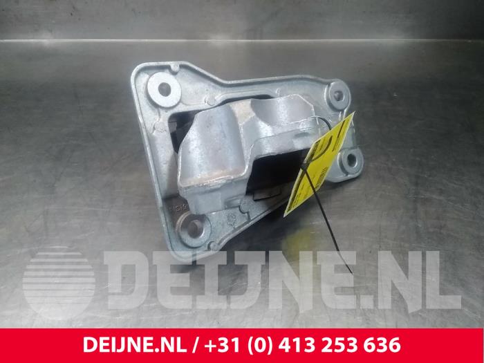 Used Engine mount Volvo XC90 II 2.0 T8 16V Twin Engine AWD Price € 100,00 Margin scheme offered by van Deijne Onderdelen Uden B.V.