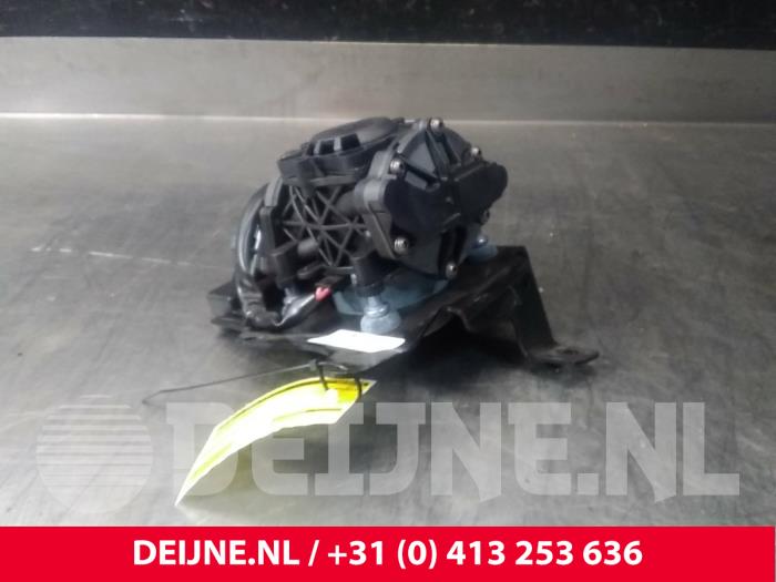 Bomba de vacío (Gasolina) de un Volvo XC90 II 2.0 T8 16V Twin Engine AWD 2018