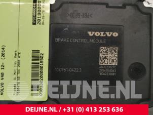 Used ABS pump Volvo V40 Cross Country (MZ) 2.0 D3 20V Price € 100,00 Margin scheme offered by van Deijne Onderdelen Uden B.V.