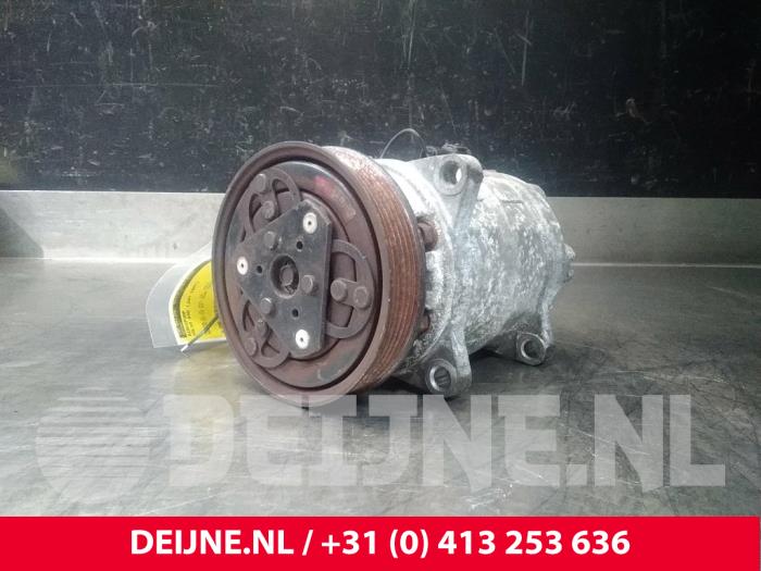 Air conditioning pump from a Volvo S40 (VS) 2.0 16V 1997