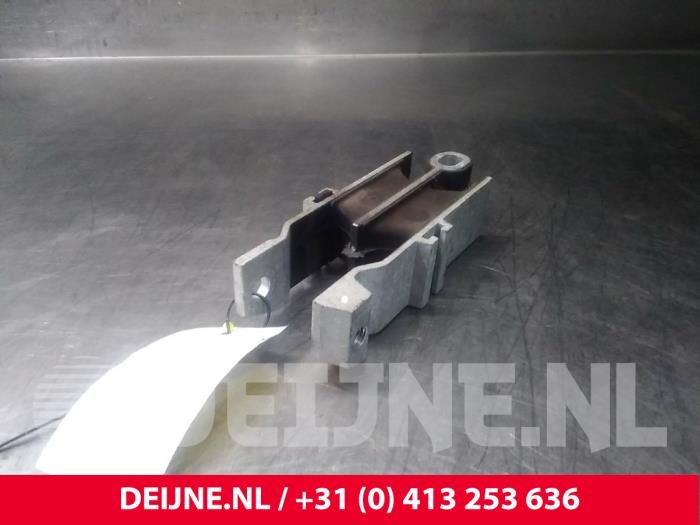 Used Engine mount Volvo S60 II (FS) 2.0 T3 16V Price € 25,00 Margin scheme offered by van Deijne Onderdelen Uden B.V.