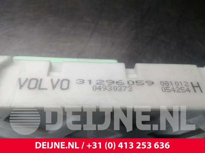 Módulo electrónico central de un Volvo V40 (MV) 1.6 D2 2012