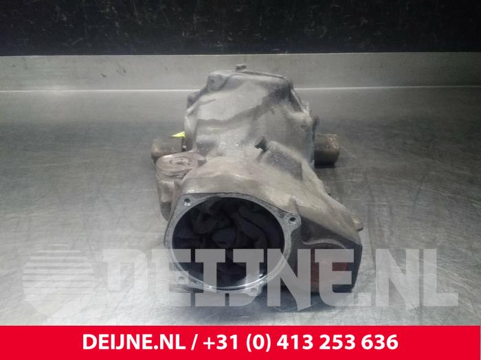 Rear differential from a Volvo V70 (SW) 2.4 D5 20V 2005