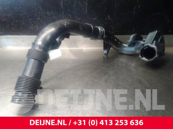 Air intake hose from a Volvo V60 II (ZW) 2.0 D4 16V 2019