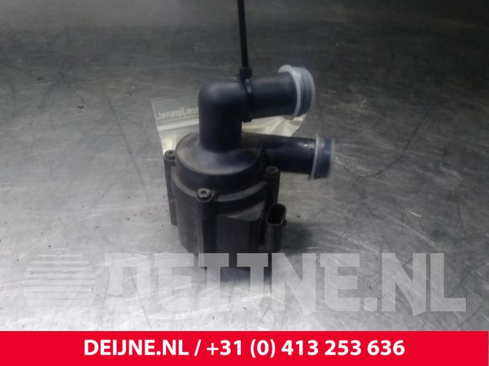 Additional water pump from a Volvo V60 II (ZW) 2.0 D4 16V 2019