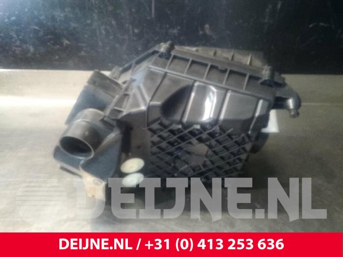 Air box from a Volvo XC90 II 2.0 D5 16V AWD 2019