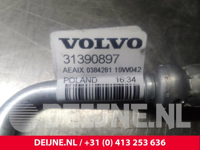 Tubo de aire acondicionado de un Volvo XC90 II 2.0 D5 16V AWD 2019
