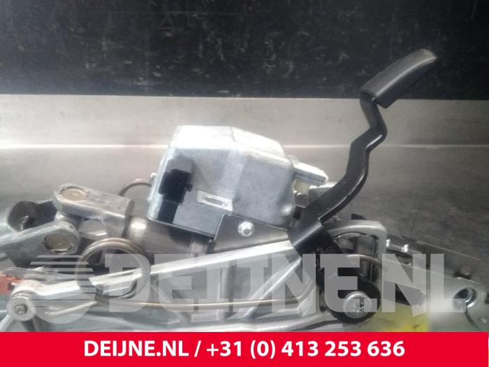 Steering column housing from a Volvo XC90 II 2.0 D5 16V AWD 2019