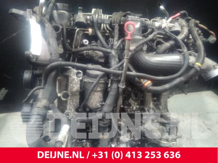 Engine from a Volvo V70 (SW) 2.4 D5 20V AWD 2005