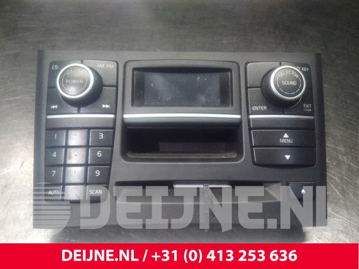 Radio control panel from a Volvo XC90 I 2.4 D5 20V 2007