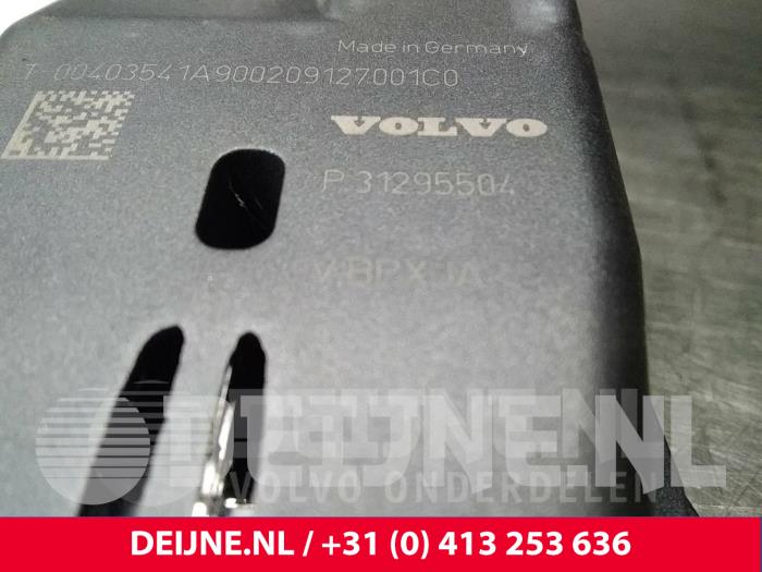 Sensor asistente de frenado de un Volvo S60 II (FS) 2.4 D5 20V 2011