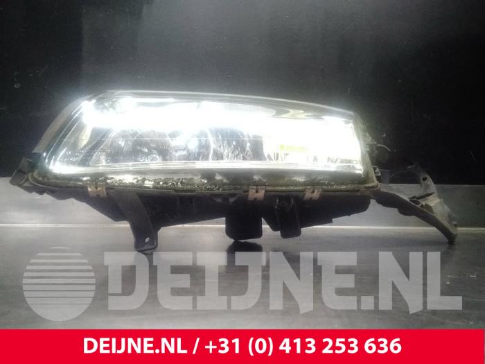 Używane Reflektor lewy Volvo S80 (TR/TS) 2.4 20V 140 Cena € 75,00 Procedura marży oferowane przez van Deijne Onderdelen Uden B.V.
