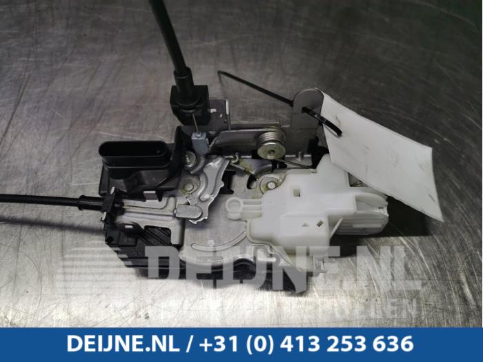Front Door Lock Mechanism 4 door Right Volvo V40 2 0 D4 16V 31440392