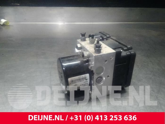 Usagé Bloc ABS Volvo XC60 I (DZ) 2.4 D3/D4 20V AWD Prix € 65,00 Règlement à la marge proposé par van Deijne Onderdelen Uden B.V.