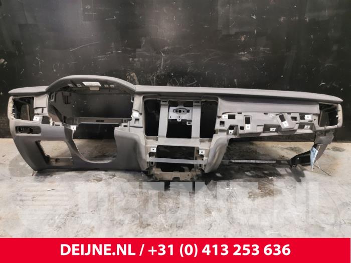Dashboard from a Volvo V90 II (PW) 2.0 D3 16V 2018