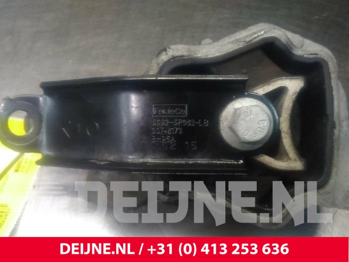 Engine mount Volvo V70 2.0 D4 16V 31330138 D4204T5