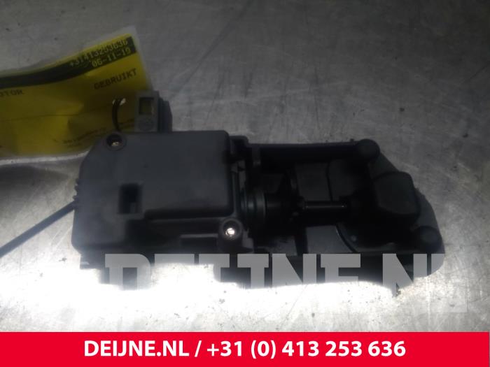 Tank flap lock motor Volvo V50 1.8 16V - HELLA