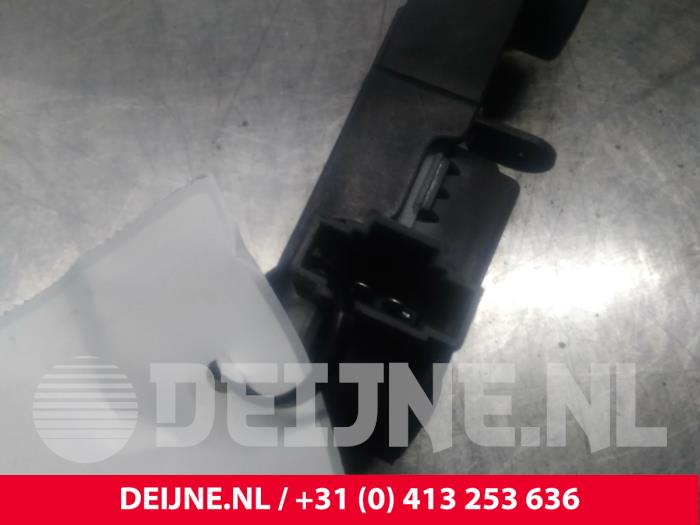 Tank flap lock motor Volvo V50 1.8 16V - HELLA