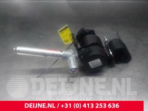 Used Rear seatbelt, left Volvo V70 (BW) 2.0 D 16V Price € 60,00 Margin scheme offered by van Deijne Onderdelen Uden B.V.
