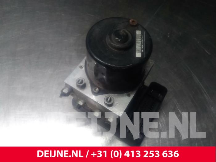Begagnade ABS-pump Volvo V50 (MW) 2.0 D 16V Pris € 70,00 Marginaltabell erbjuds av van Deijne Onderdelen Uden B.V.