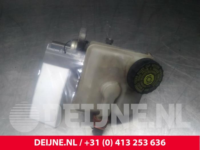 Used Master cylinder Volvo XC70 (SZ) XC70 2.4 T 20V Price € 45,00 Margin scheme offered by van Deijne Onderdelen Uden B.V.